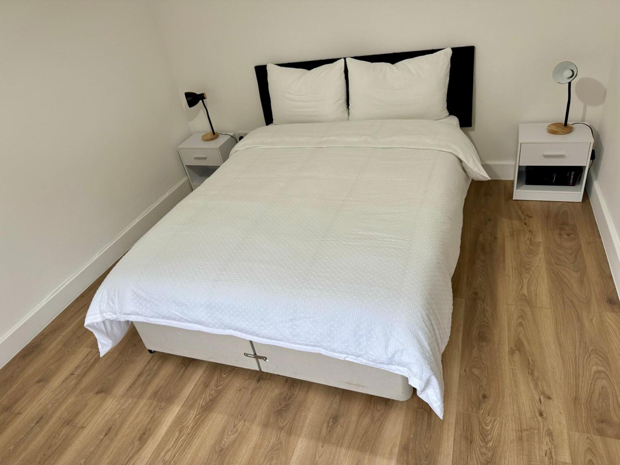 Florina S House 4 Bedrooms Villa Rugeley Bagian luar foto