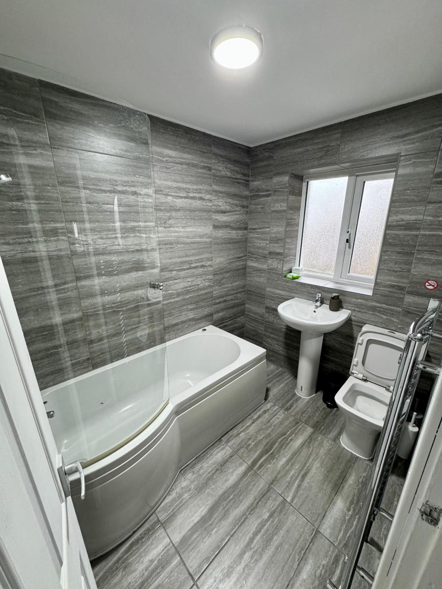 Florina S House 4 Bedrooms Villa Rugeley Bagian luar foto