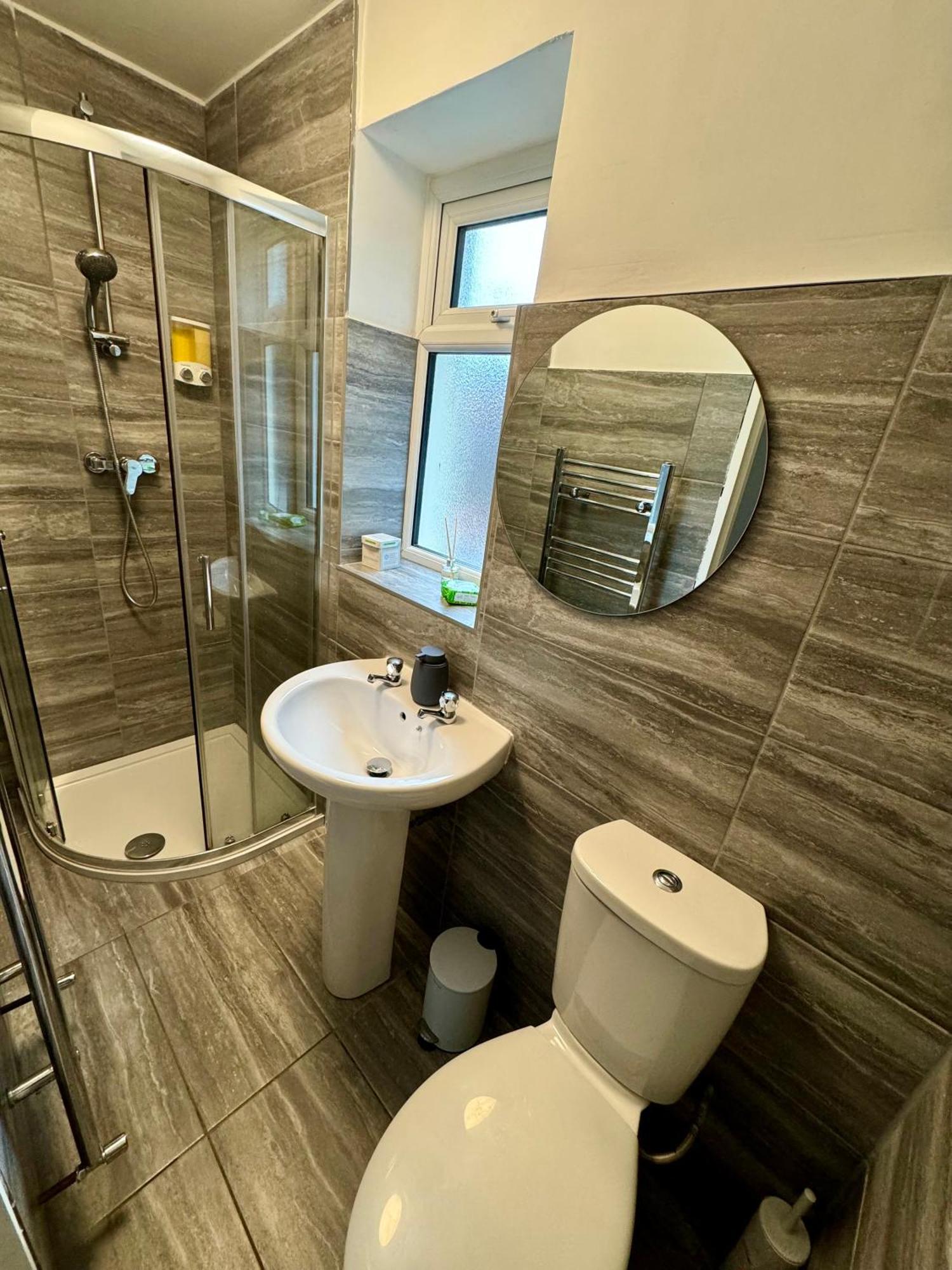 Florina S House 4 Bedrooms Villa Rugeley Bagian luar foto