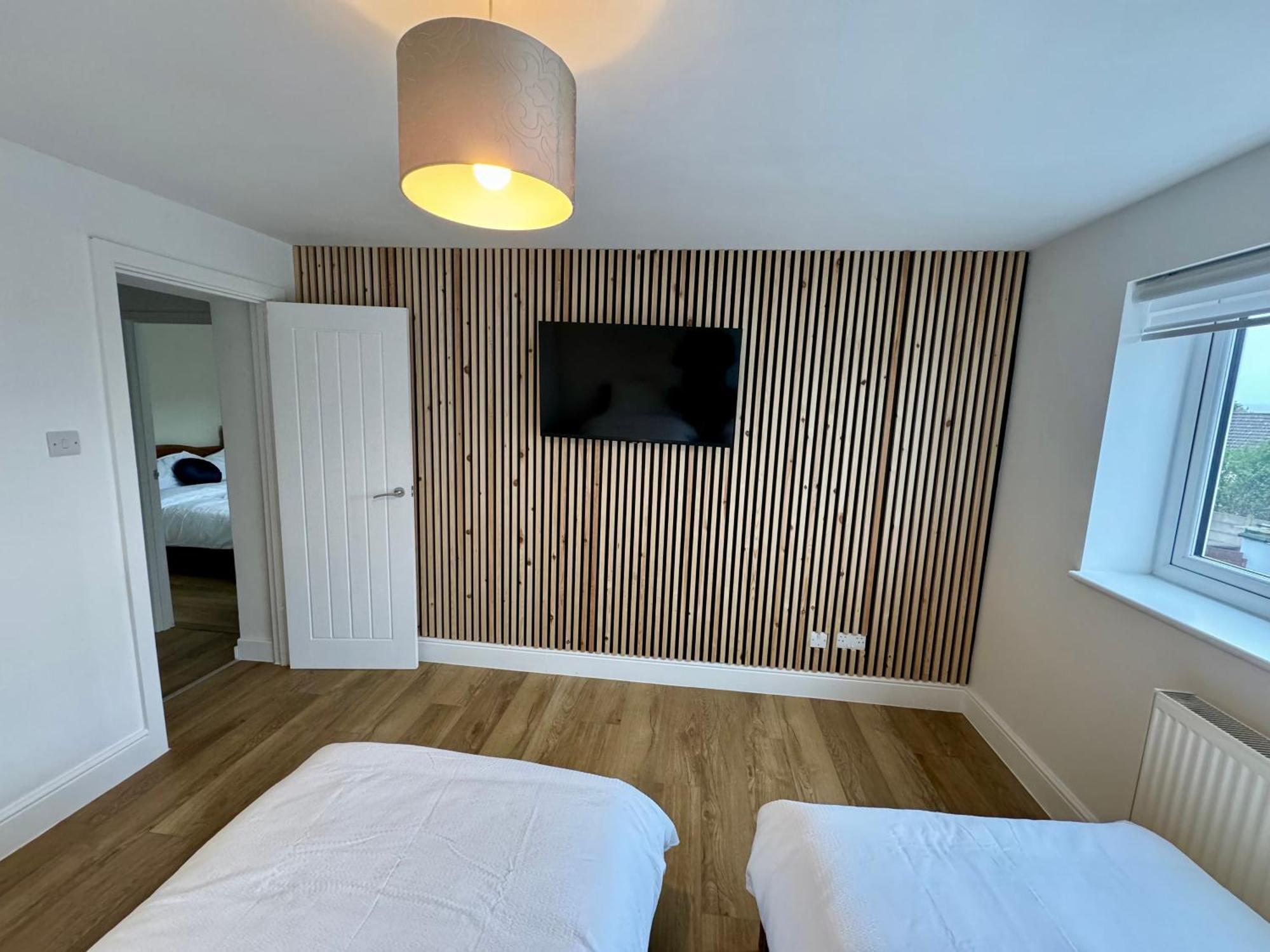 Florina S House 4 Bedrooms Villa Rugeley Bagian luar foto
