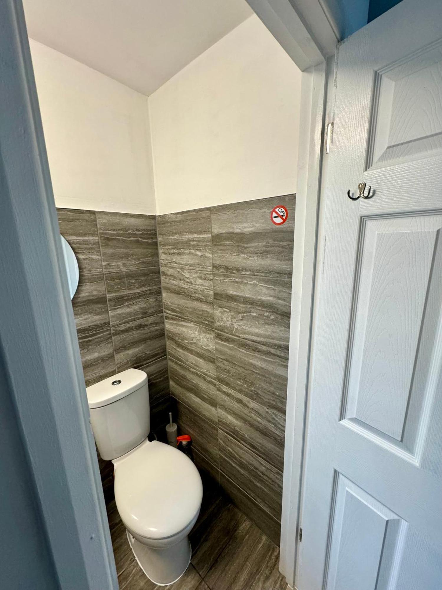 Florina S House 4 Bedrooms Villa Rugeley Bagian luar foto